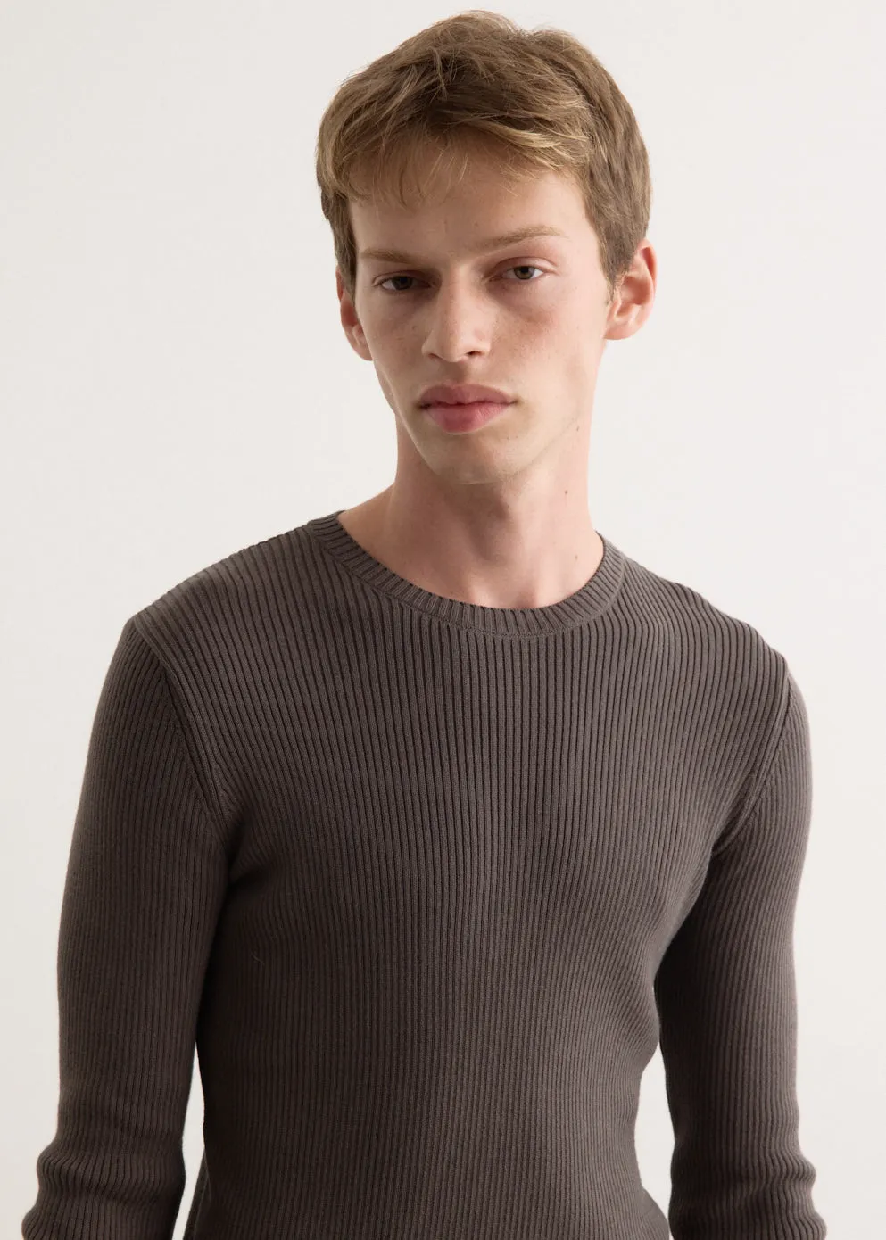 Compact Roundneck