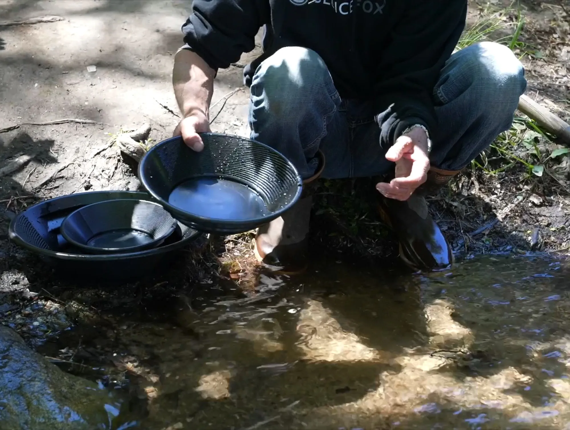 Sluice Box Compact Gold Panning Kit; portable sluice box and 2 classifier sifting pans; classify while you sluice with this patented prospecting tool set (green color)